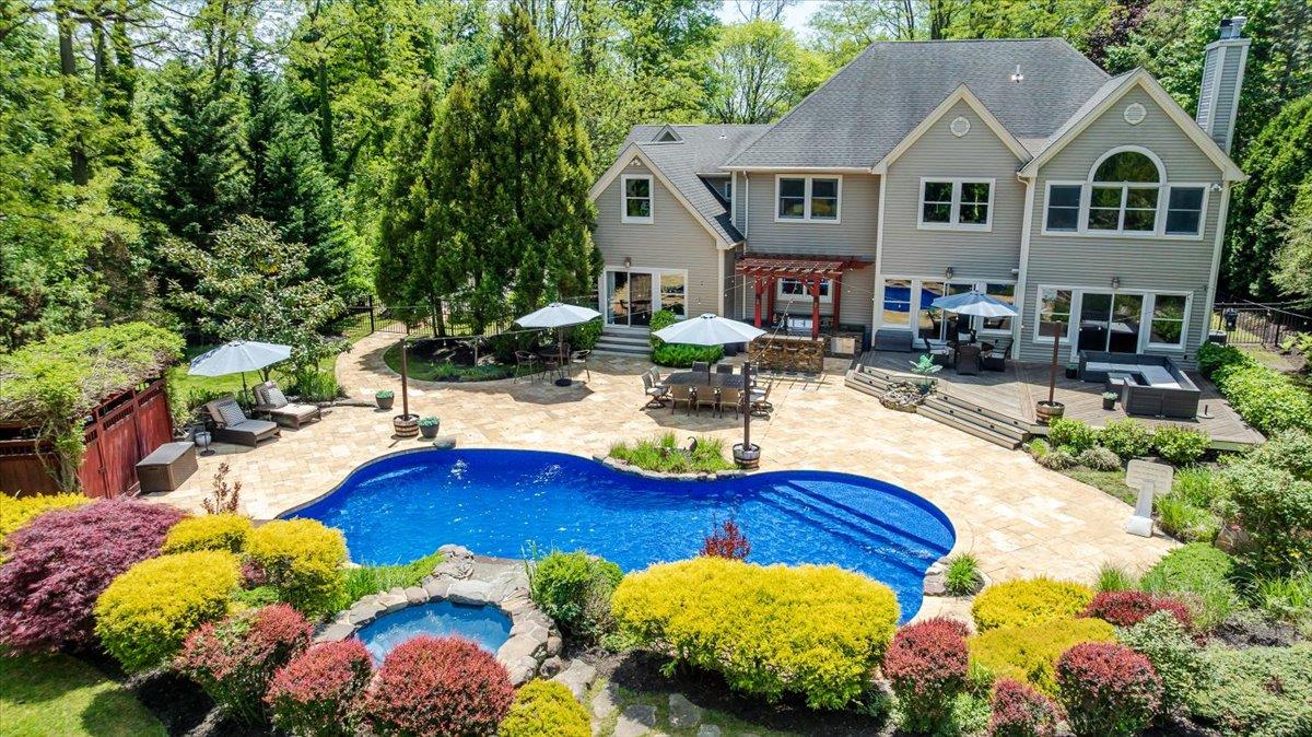 329 Greenlawn Road, Greenlawn, New York image 5