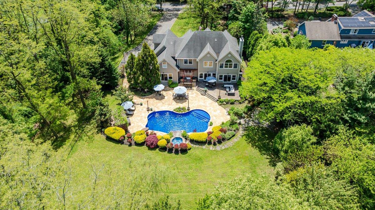 329 Greenlawn Road, Greenlawn, New York image 47