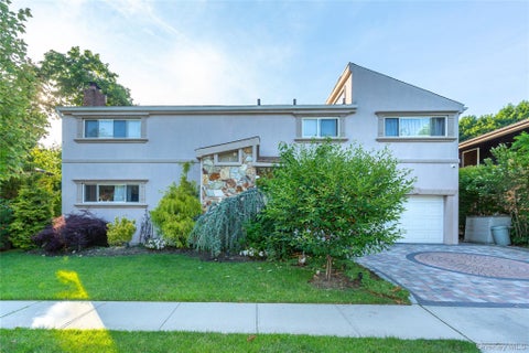 Homes For Rent - 3 Edgewood Place<br/> Great Neck, NY 11024