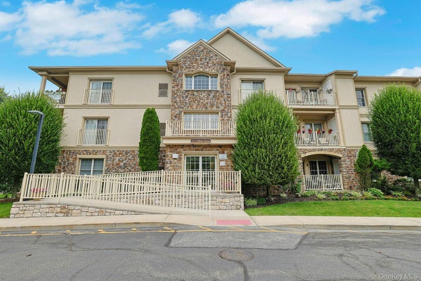 32 N DE BAUN AVE UNIT 207, SUFFERN, NY 10901 - Image ff7f12ee05fd348b9fcd3ea1b941d55f/2078976330