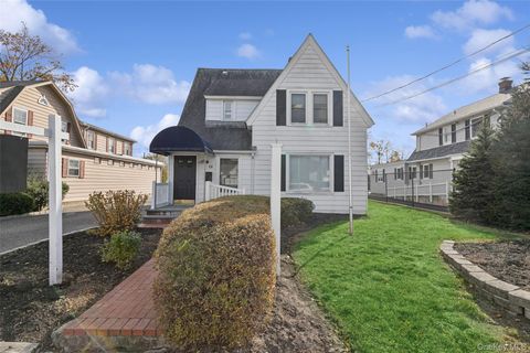 12 Manor Road Smithtown NY 11787