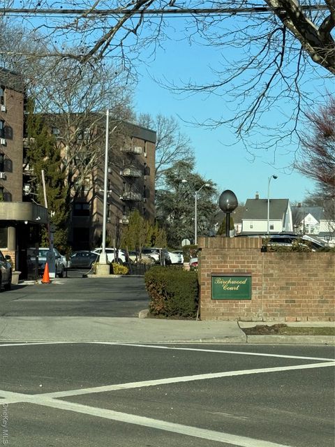 Homes For Sale - 3 Birchwood Court #5B<br/> Mineola, NY 11501