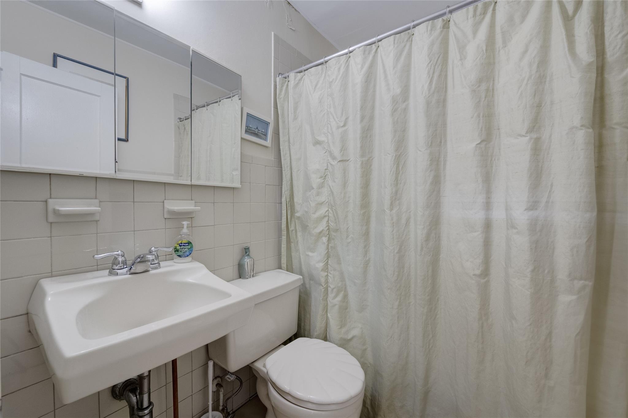 1025 Mirabelle Avenue, Westbury, New York image 11