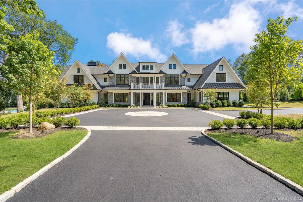 Photo of 8 Dogwood Hill, Brookville, NY 11545 (MLS # 903116)