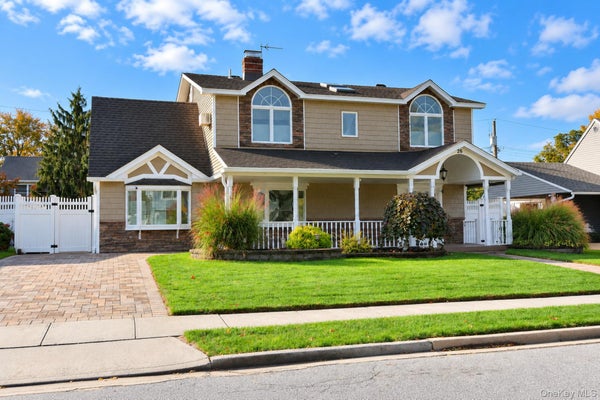 26 BALLAD LN, HICKSVILLE, NY 11801 - Image ff9e9e88ffa0f567c47bfbecd69bc2f0/3735967587