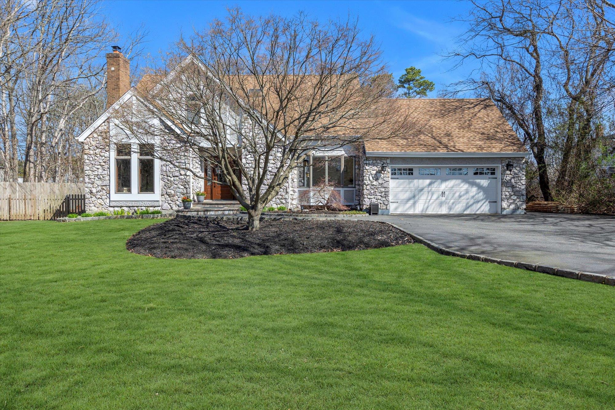 1 Inwood Street, Bayport, New York image 1