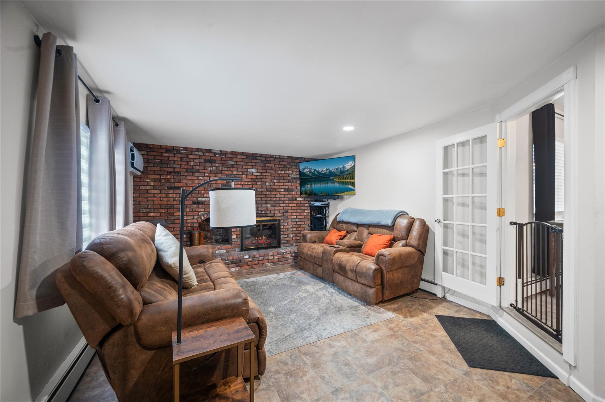 11 Hyde Lane, Coram, New York image 11