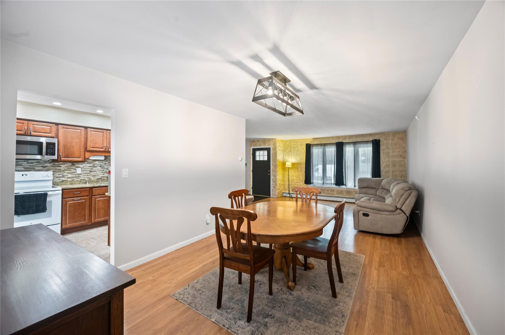 11 Hyde Lane, Coram, New York image 9