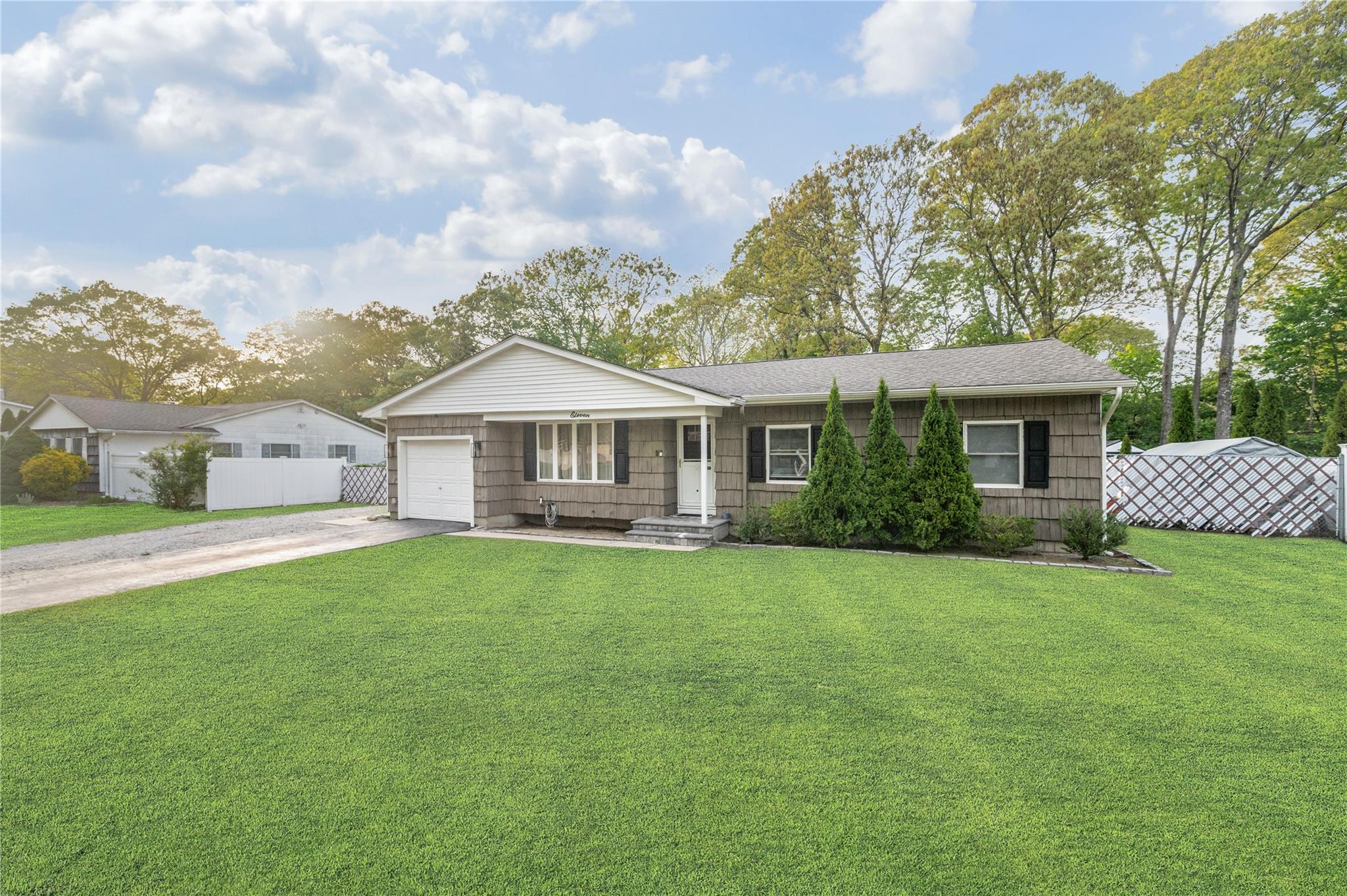 11 Hyde Lane, Coram, New York image 2