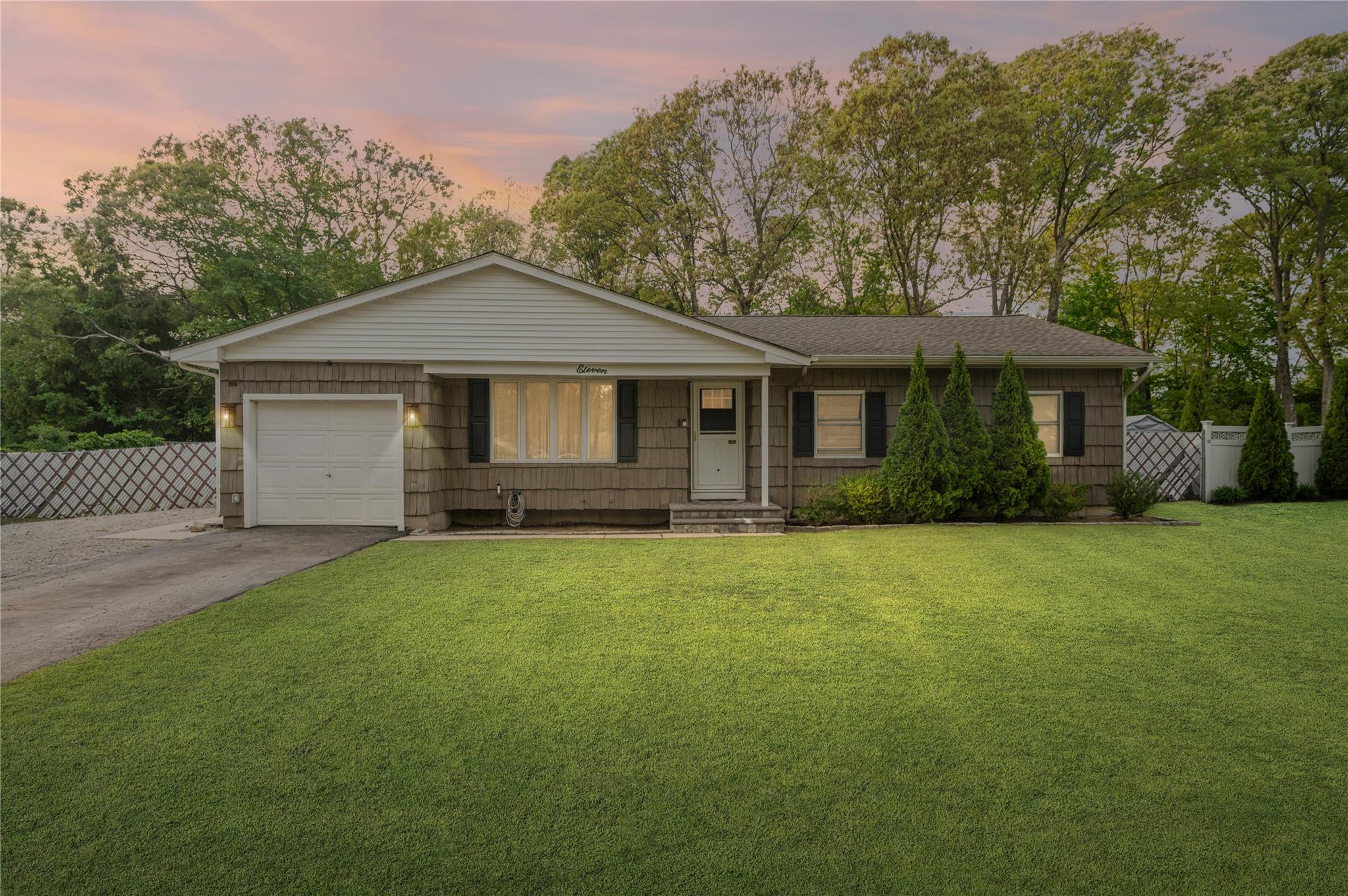 11 Hyde Lane, Coram, New York image 3
