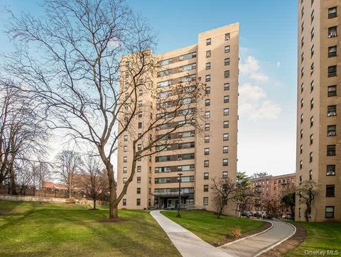 Photo of 6 Fordham Hill Oval #15F, Bronx, NY 10468 (MLS # 943255)