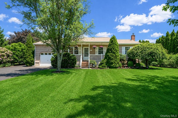 100 DONNA DR, BAITING HOLLOW, NY 11933 - Image ffaff396d52586bffdce20e23e4228b2/476072772