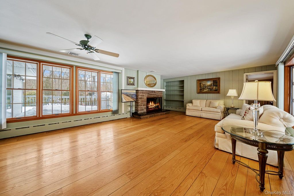 Photo of 166 Parrott Road, West Nyack, NY 10994 (MLS # 964226)