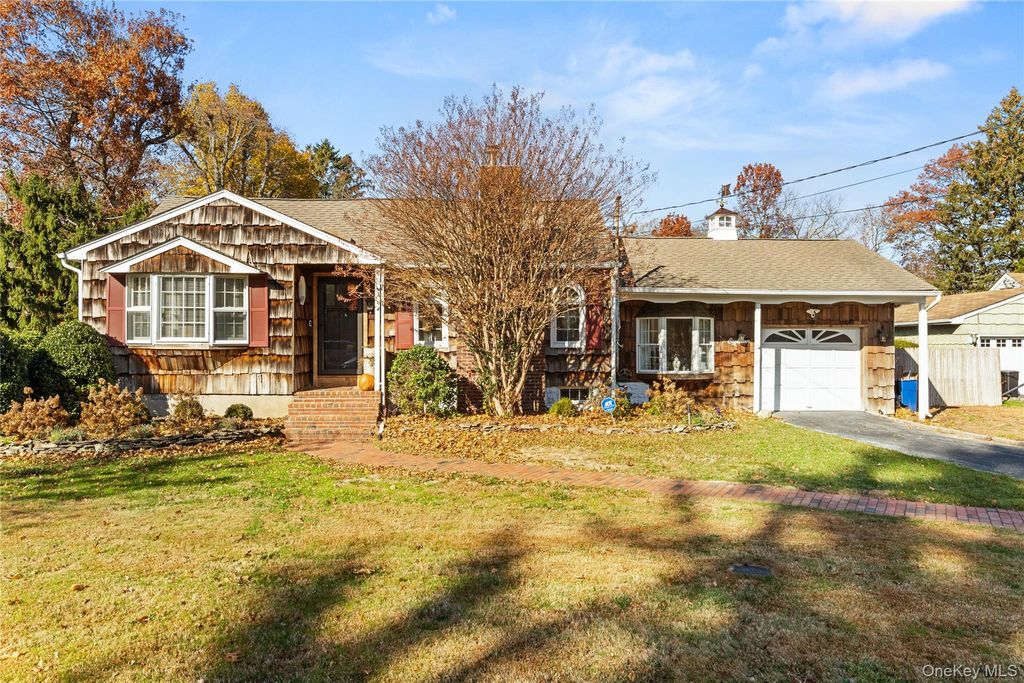 Photo of 18 Floral Avenue, Huntington, NY 11743 (MLS # 952673)