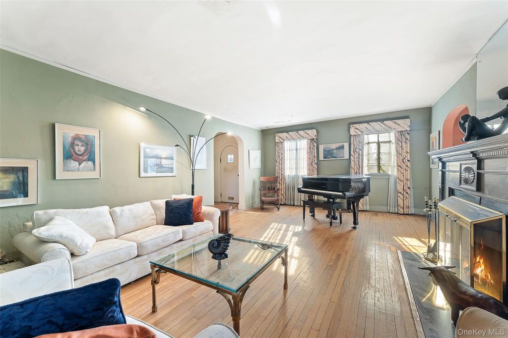 Photo of 10 aka 73 Shawnee Avenue, Yonkers, NY 10710 (MLS # 943271)