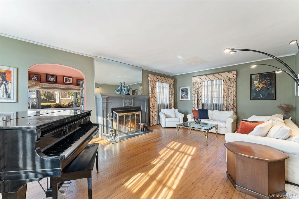 Photo of 10 aka 73 Shawnee Avenue, Yonkers, NY 10710 (MLS # 943271)