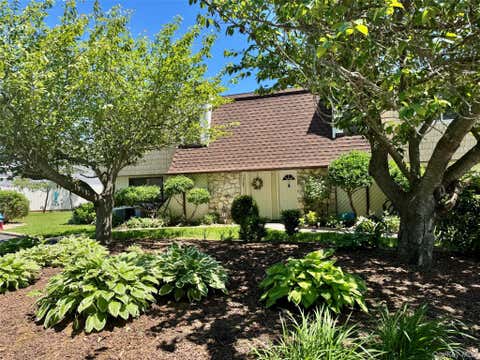 Homes For Sale - 71 Pointe Circle #71<br/> Coram, NY 11727
