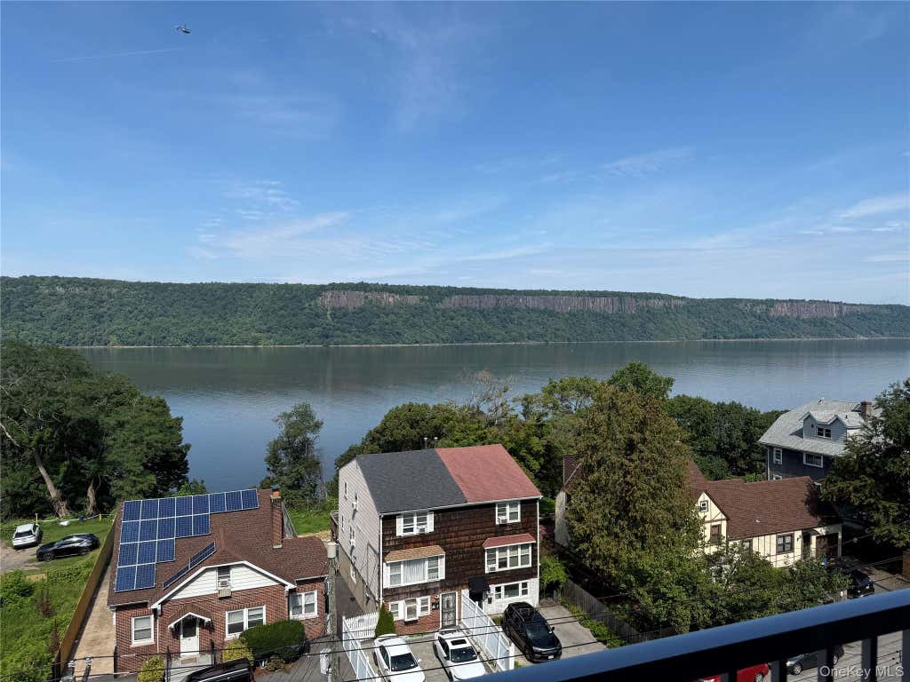Photo of 650 Warburton AVE #5E, Yonkers, NY 10701 (MLS # 1039846)