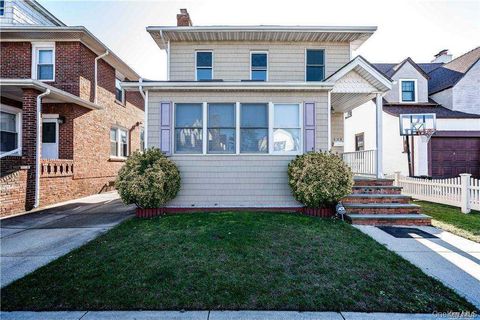 Photo of 436 W Walnut Street, Long Beach, NY 11561 (MLS # 926639)
