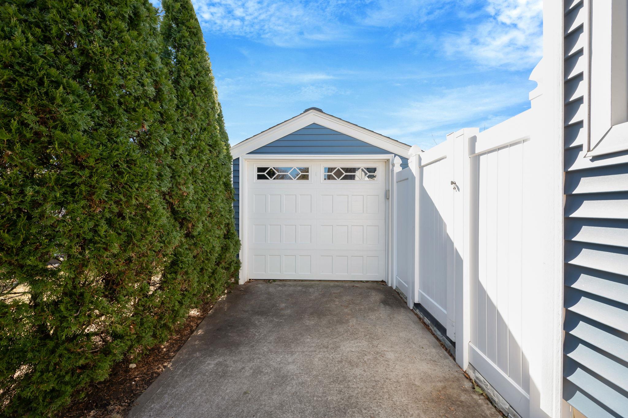 516 Spruce Lane, East Meadow, New York image 20