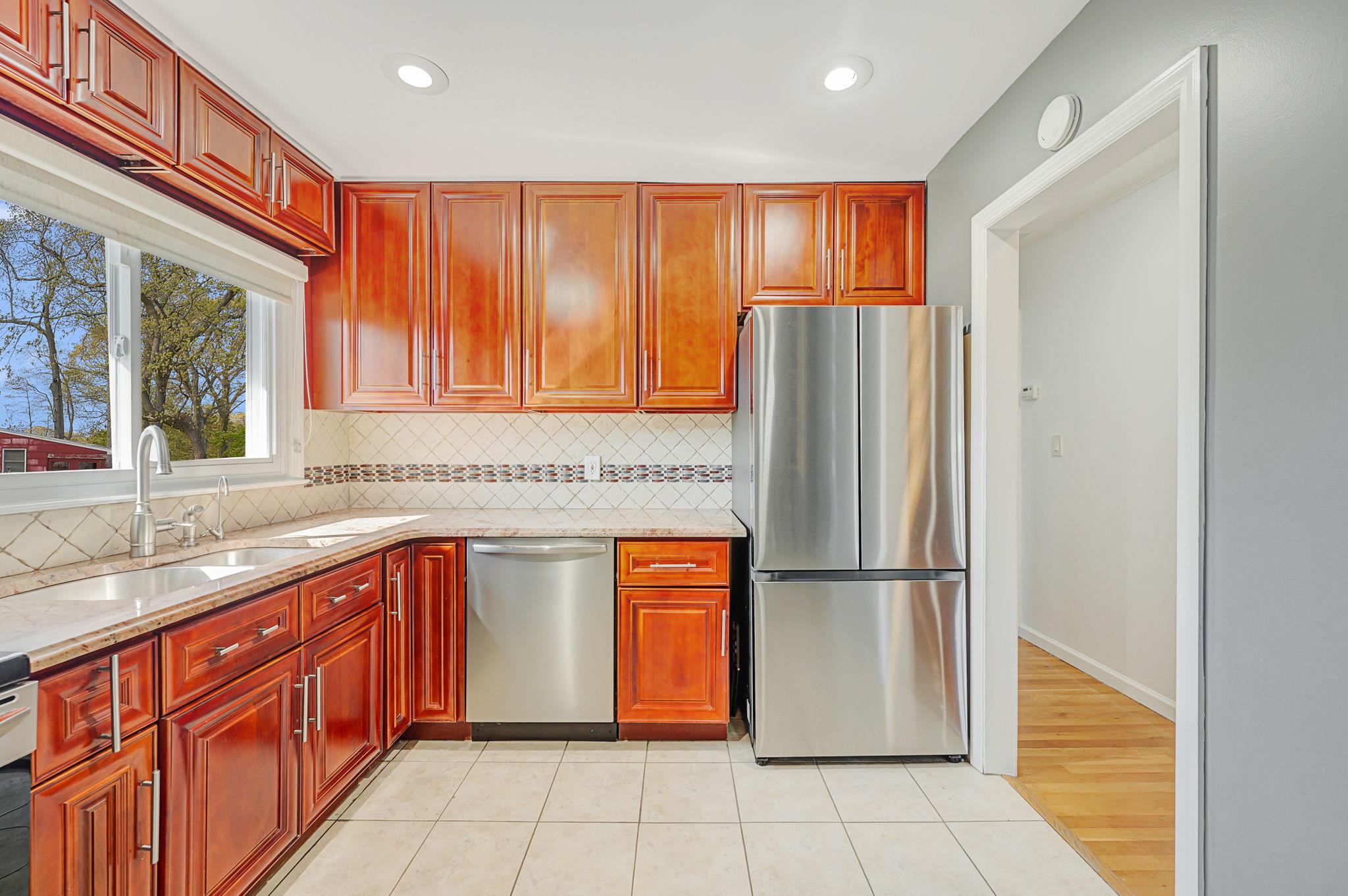516 Spruce Lane, East Meadow, New York image 10