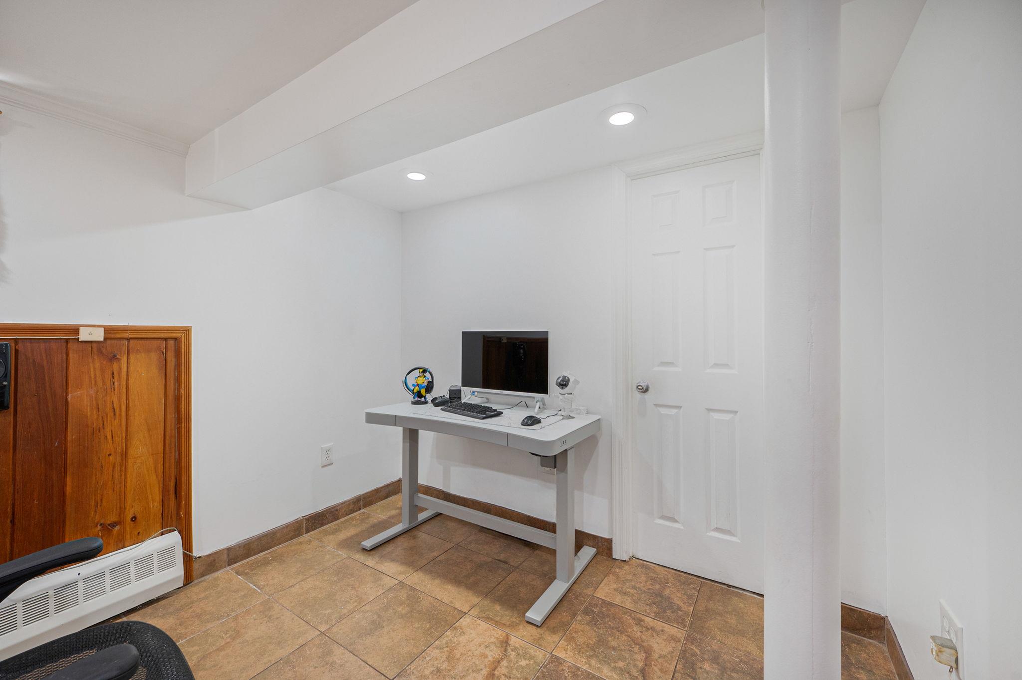 516 Spruce Lane, East Meadow, New York image 19