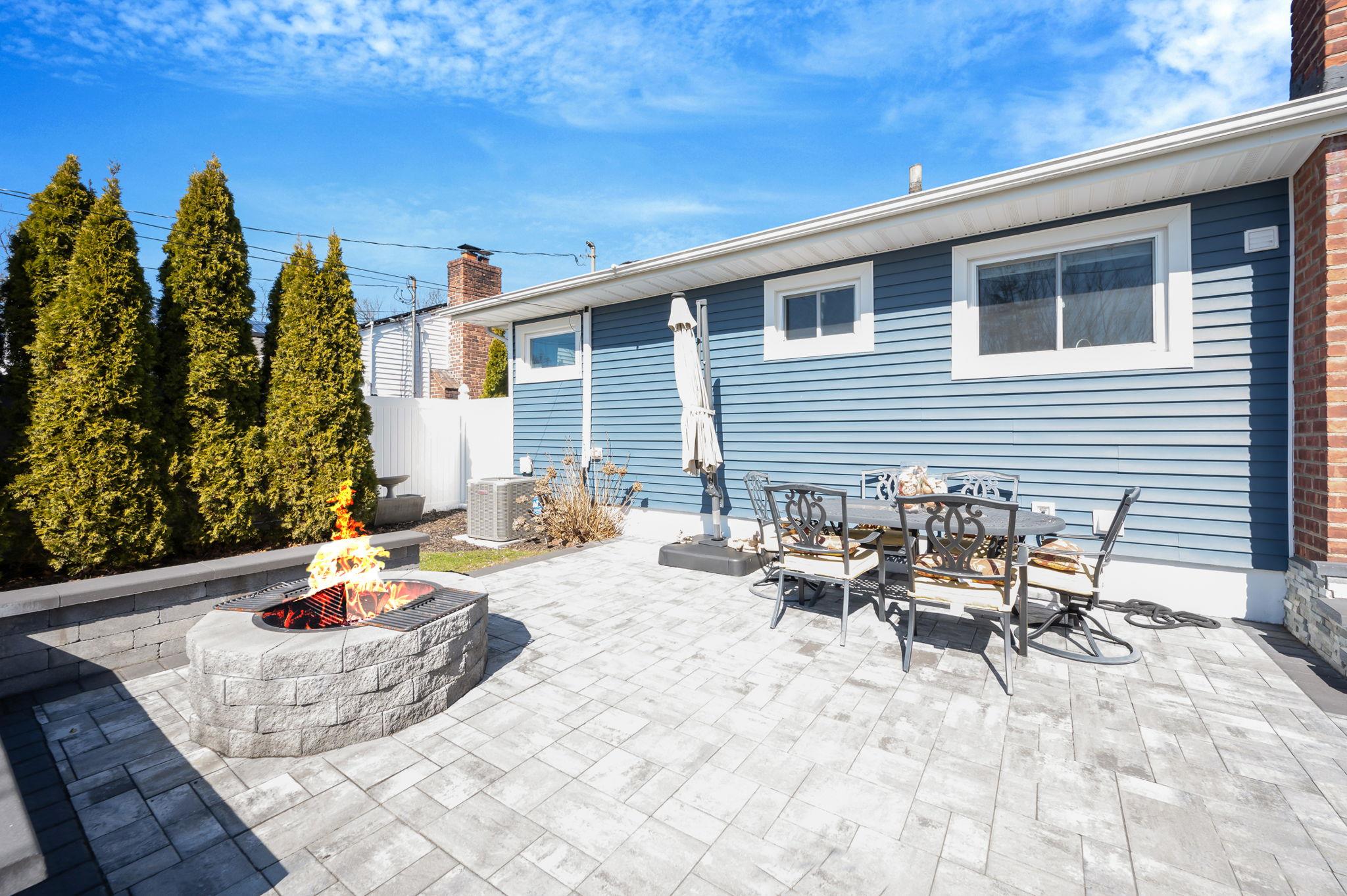 516 Spruce Lane, East Meadow, New York image 2
