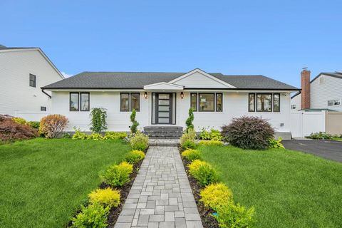 31 Kalda Lane Plainview NY 11803