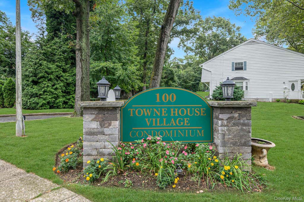 Photo of 1108 Towne House Village, Hauppauge, NY 11749 (MLS # 1042093)