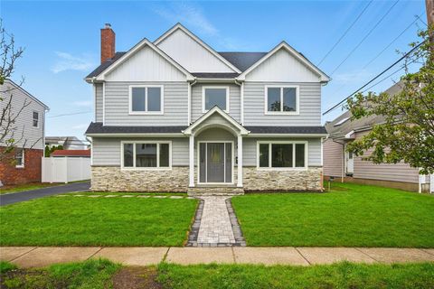 121 Claudy Lane New Hyde Park NY 11040