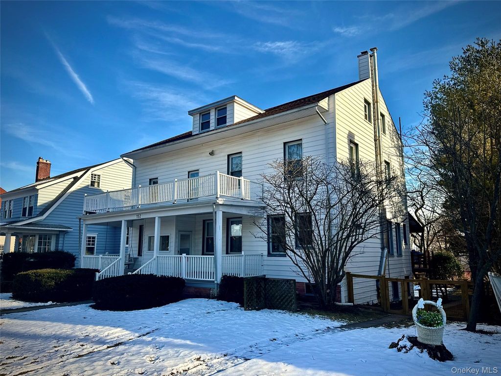 Photo of 152 Sutton Manor Road, New Rochelle, NY 10801 (MLS # 953613)