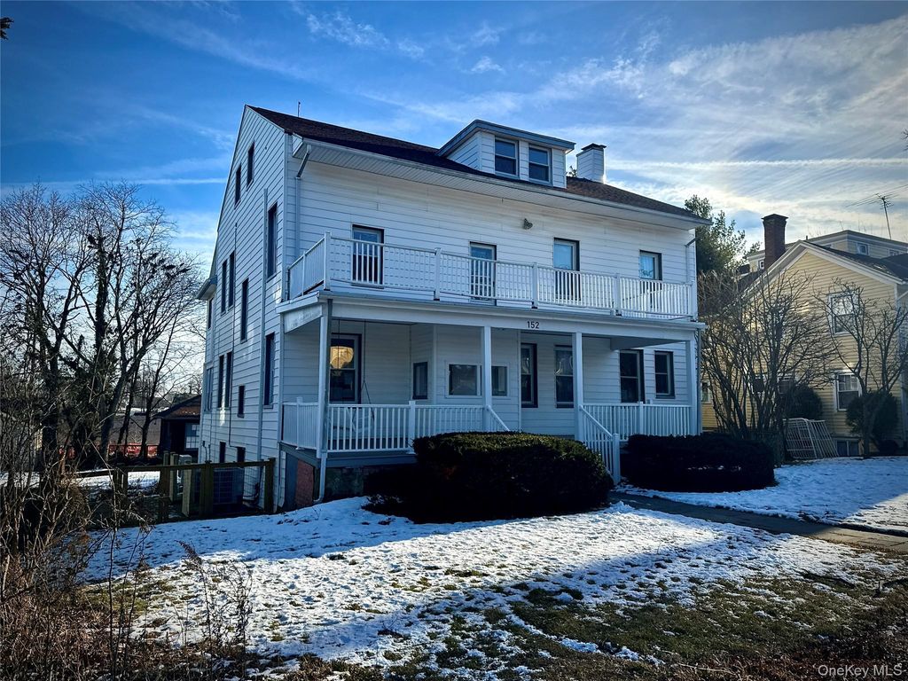 Photo of 152 Sutton Manor Road, New Rochelle, NY 10801 (MLS # 953613)