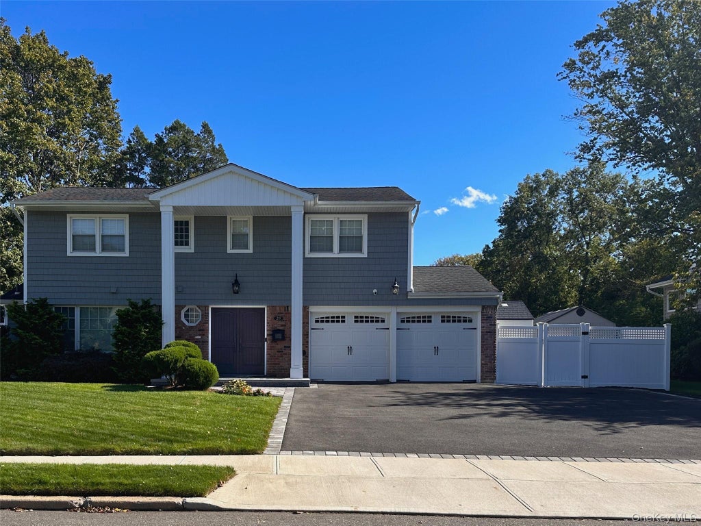 Photo of 29 Voorhis Drive, Old Bethpage, NY 11804 (MLS # 1058927)