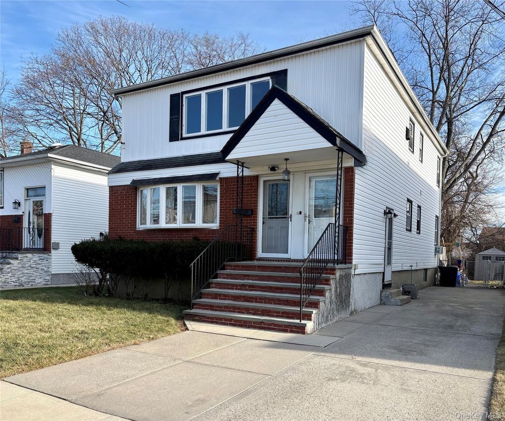 Photo of Valley Stream, NY 11581 (MLS # 950535)