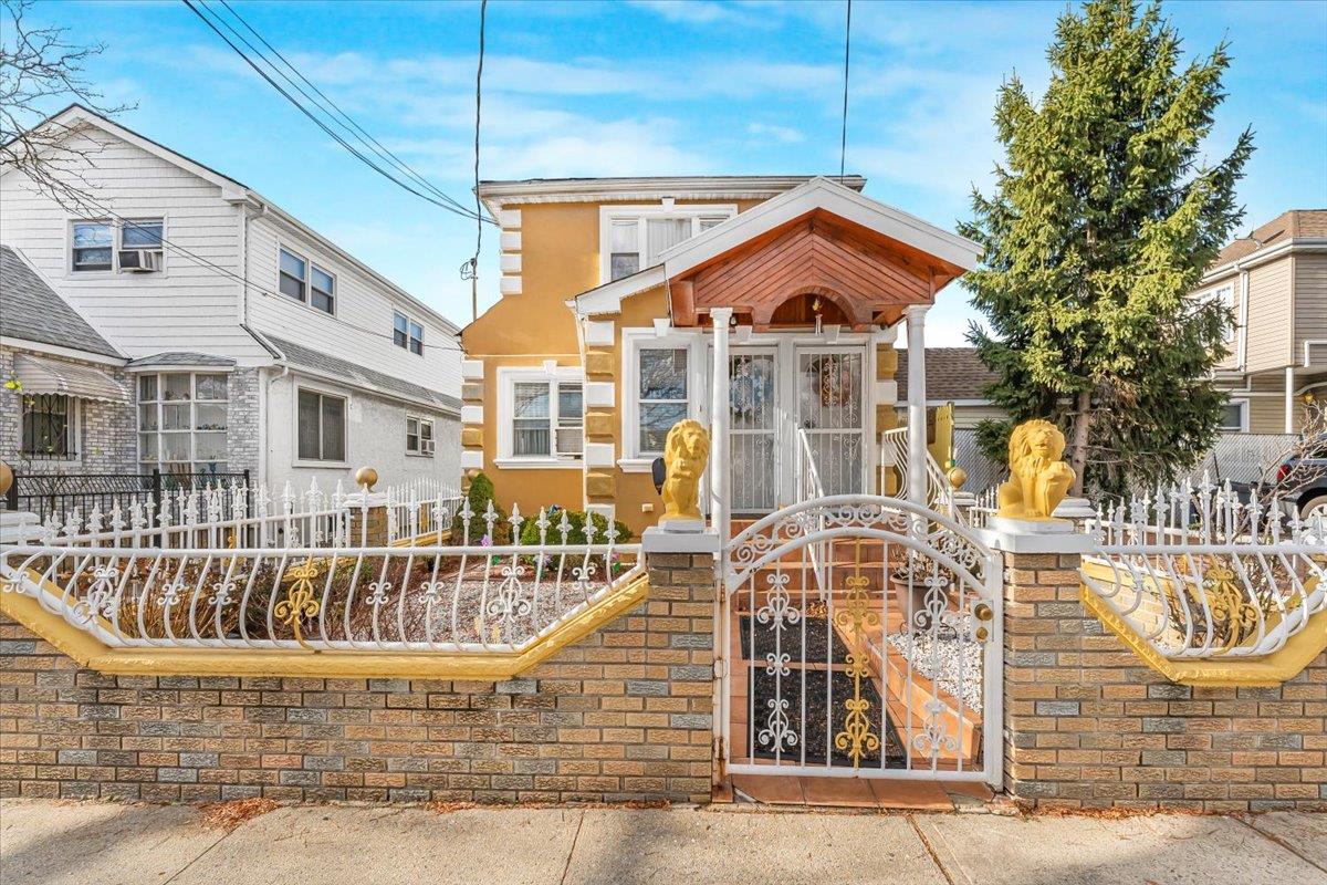 Property for Sale at 225th St, Laurelton, Queens, NY - Bedrooms: 6 
Bathrooms: 4  - $999,999