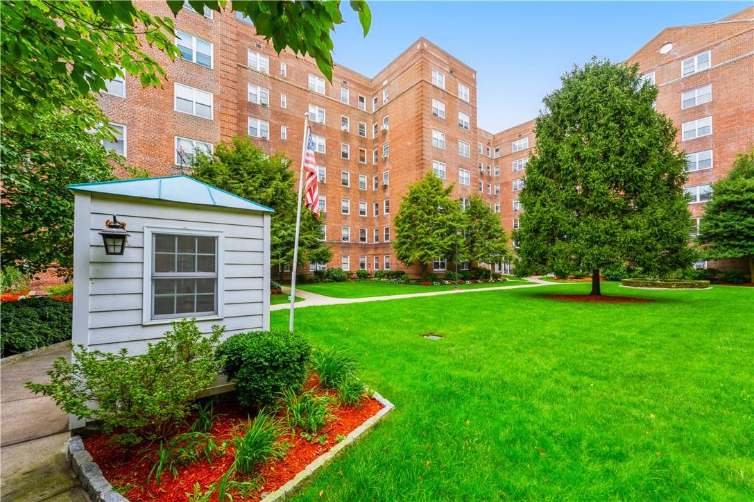 Bryant Avenue Embessy 2D, White Plains, New York - 1 Bathrooms - 