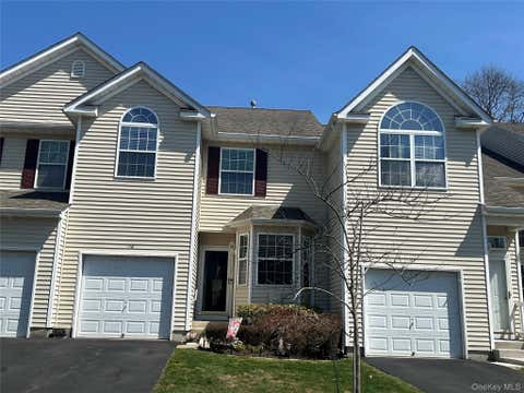 Condo For Sale - 118 Kettles Lane<br/> Medford, NY 11763