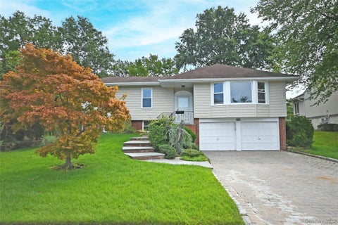 Homes For Rent - 19 Carriage Road<br/> Roslyn, NY 11576