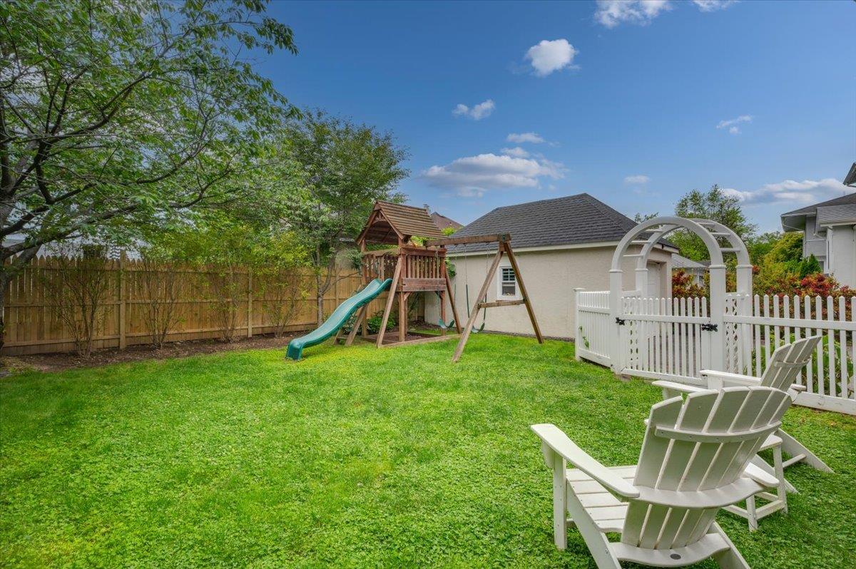 24 Storer Avenue, Pelham, New York image 28