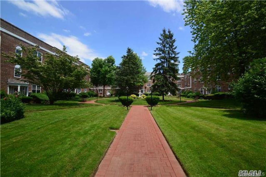 Photo of 221 Middle Neck Road #G5, Great Neck, NY 11021 (MLS # 959930)