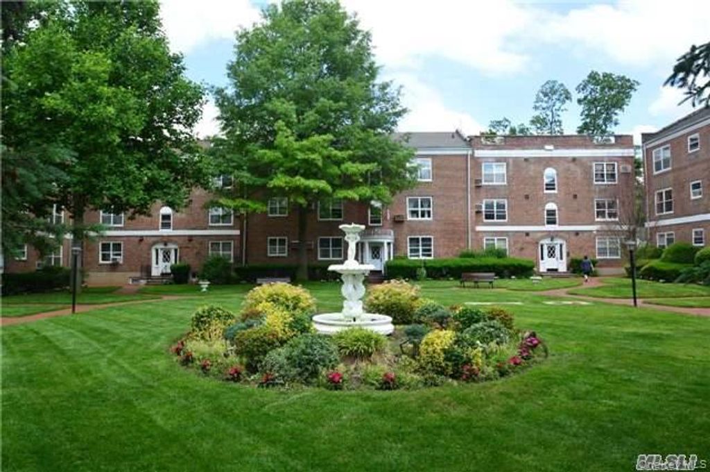 Photo of 221 Middle Neck Road #G5, Great Neck, NY 11021 (MLS # 959930)