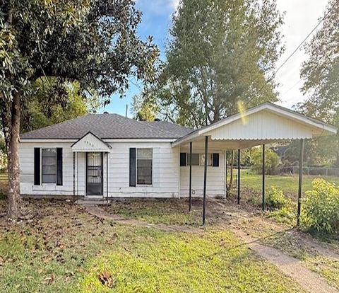Photo of 1865 E Lucas Dr, Beaumont, TX 77703 (MLS # 263494)