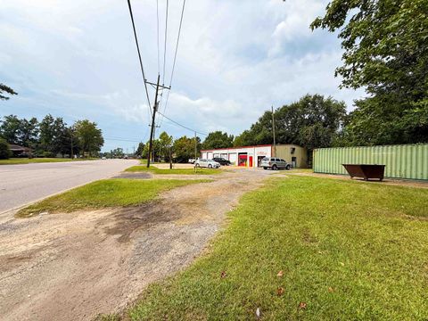 Photo of 2105 N Main, Vidor, TX 77662 (MLS # 261118)