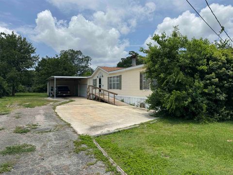 Photo of 134 1st Ave, Nederland, TX 77627 (MLS # 263423)