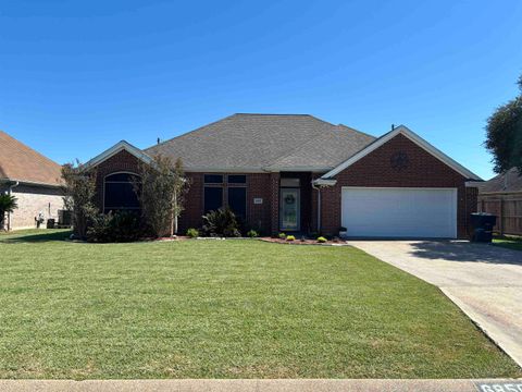 Photo of 6850 Cambria Ln, Groves, TX 77619 (MLS # 262220)