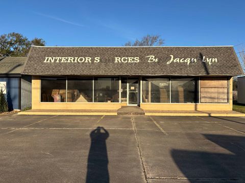 Photo of 818 Nederland Avenue, Nederland, TX 77627 (MLS # 264348)