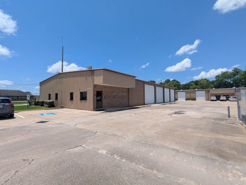 Photo of 2440 W CARDINAL, Beaumont, TX 77705 (MLS # 266181)