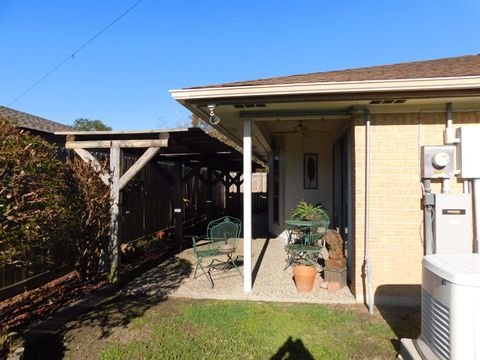 A home in Port Neches