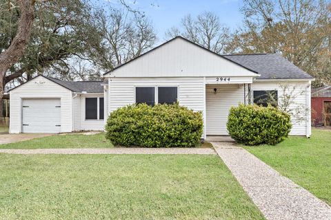 Photo of 2944 Berry Ave, Groves, TX 77619 (MLS # 265139)