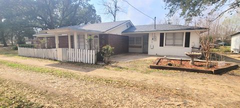 Photo of 2010 W Highland Dr, Beaumont, TX 77705 (MLS # 265273)